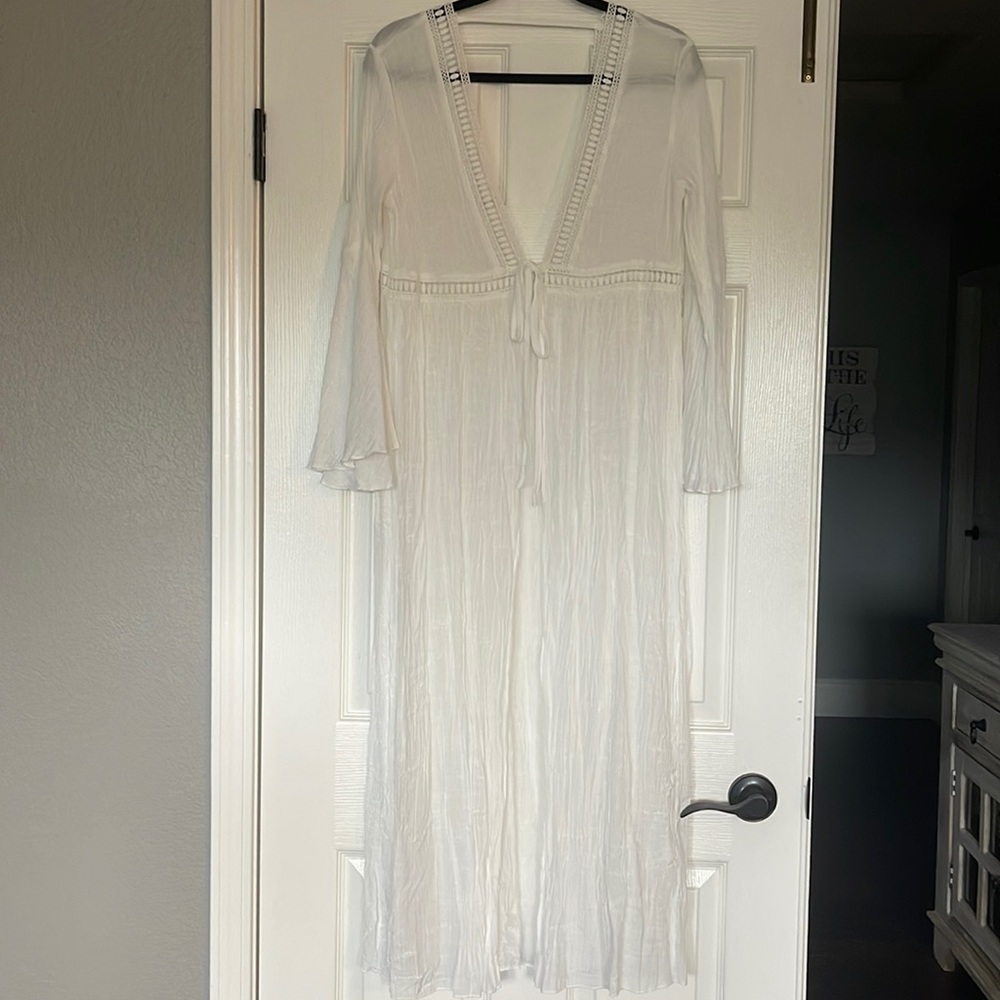 Perfect NEW, without tags, white flowy robe or swim cover up or kimono🤍Gorgeous